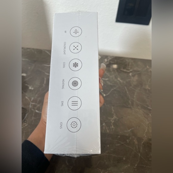 New! Unopened! Microcurrent Facial Device Facial Massager, Home Use Skin Tighten - Picture 11 of 11